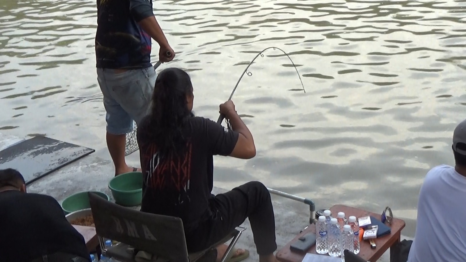 Angler bersama hasil tangkapan
