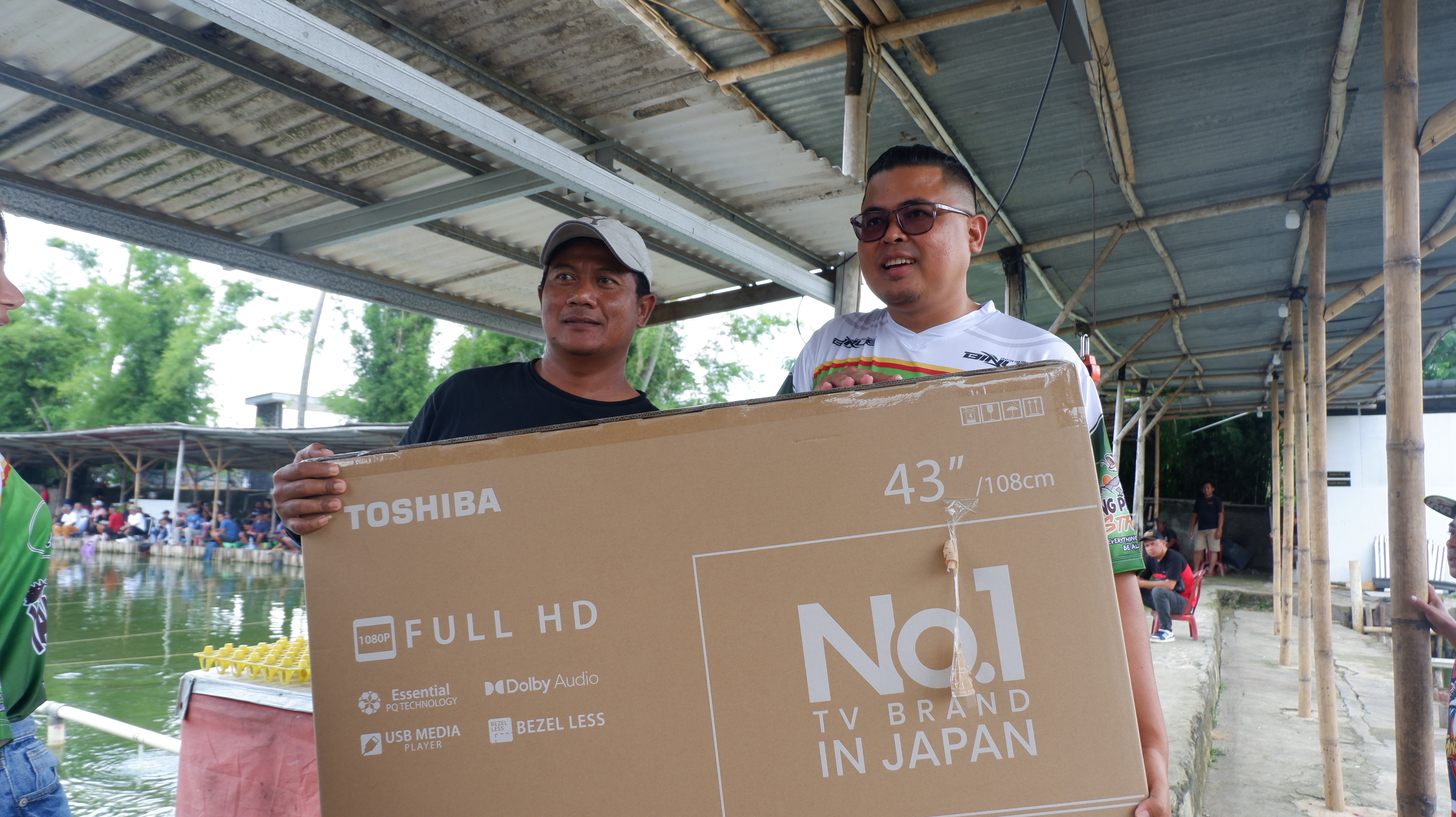 Om EL membagikan doorprize