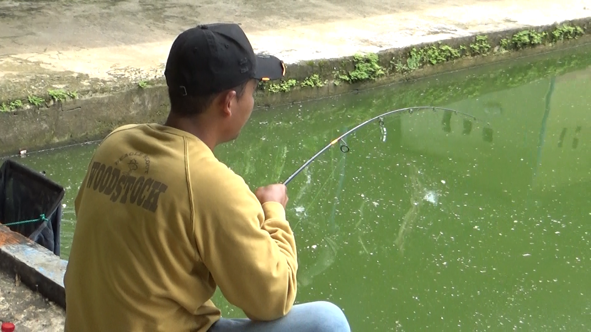 Om Alif saat memancing